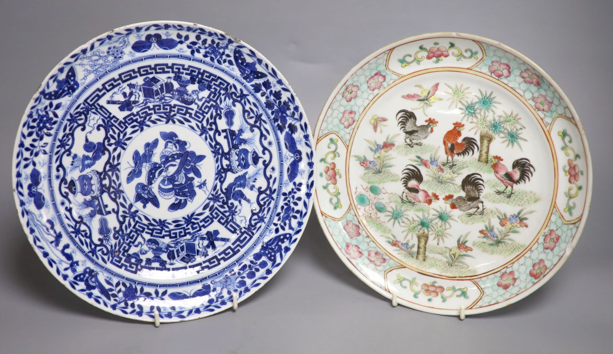 A Chinese famille rose dish and a blue and white dish, largest diameter 26cm